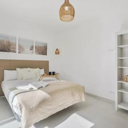 Sunlit Modern Apartamento