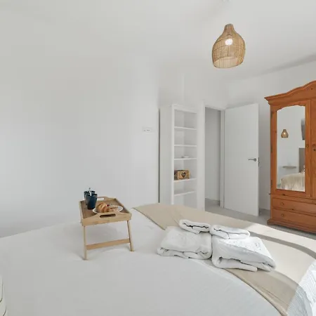 Sunlit Modern Apartamento *