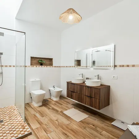 Sunlit Modern Apartamento